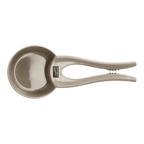 Measuring scoop for dry or dehydrated pet food with a clip to seal the bag