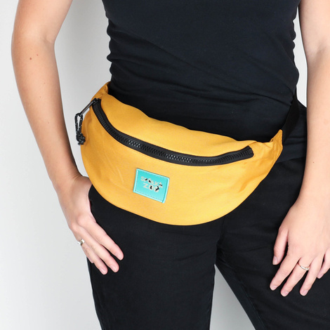 Spółka Zoo Design Spacious fabric fanny pack in mustard yellow
