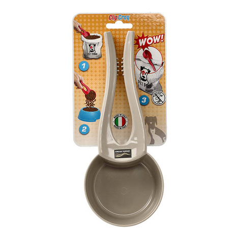 Measuring scoop for dry or dehydrated pet food with a clip to seal the bag